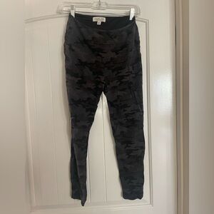 Black camo leggings
